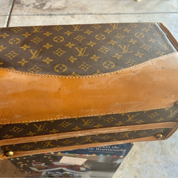 Vintage Louis Vuitton Cosmetic Travel Case - Picture 2 of 6